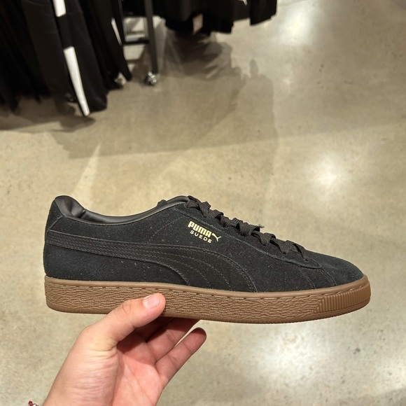Puma Classic Suedes - Picture 1 of 4